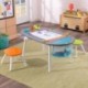 KidKraft 26956 Mesita infantil artística con pizarra, rollo de papel y taburetes de madera, muebles para salas de juego y dor