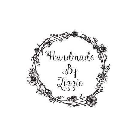 Sello «Handmade by» personalizado con el nombre, con diseño de flores