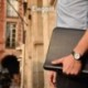 Portadocumentos iPad & Surface Pro de Nomalite | Elegante carpeta/maletín de viaje robusto con asa. Protege smartphone y tabl