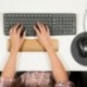 kalibri Reposamuñecas para teclado y ratón - Apoyo de muñecas para el ordenador - Soporte de mano para PC portátil - Tamaño M
