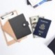 MoKo RFID Bloqueo de la billetera del titular del pasaporte,Funda de pasaporte multiusos Funda de viaje de cuero PU con cierr
