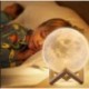 ChillHil Lampara de Luna LED 3D Moon Lamp - Recargable por USB 15cm, 3 Colores, Lamparas Infantiles niña/niño/Bebe de Mesa 